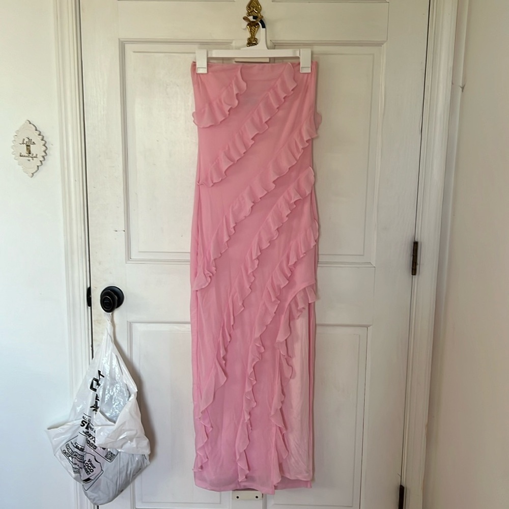 Pink ruffle dress 🌸